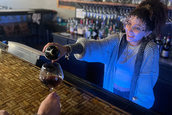 Section-Image-Downtown-Dine-Drinks-Wet-Your-Whistle